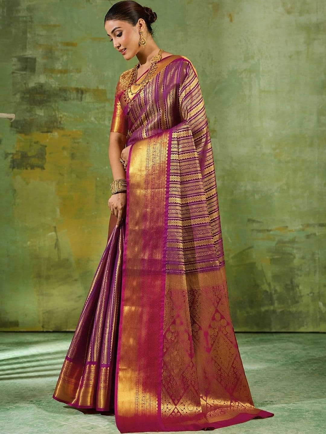 Sutriti Woven Design Zari Silk Blend Kanjeevaram Saree thumbnail 4