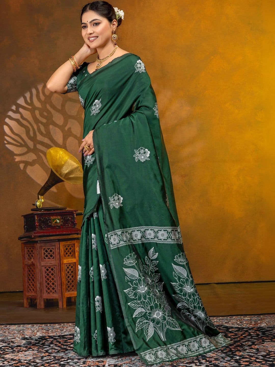 UMANTA Floral Silk Blend Banarasi Saree thumbnail 6