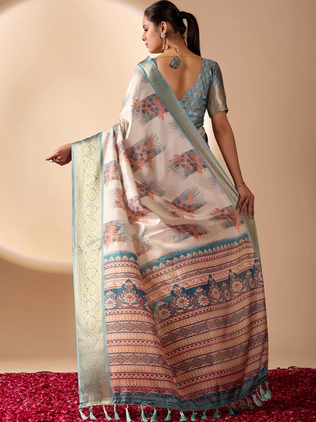Mitera Floral Zari Silk Blend Designer Saree thumbnail 2