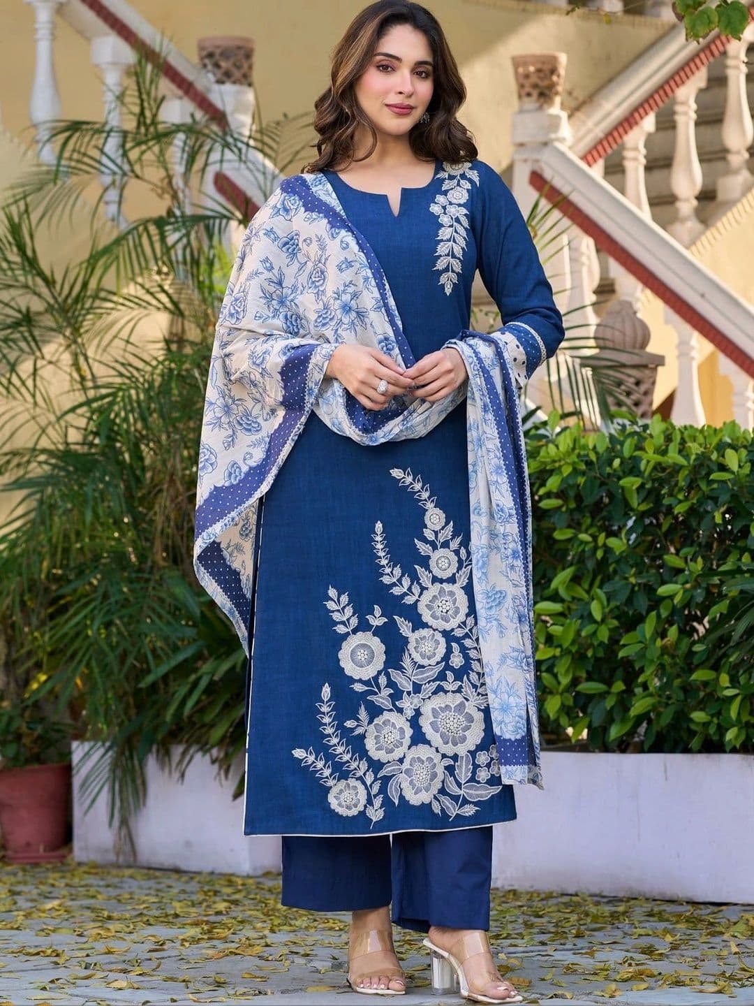 VASTRAPEDIA Women Floral Embroidered Regular Thread Work Pure Cotton Kurta with Trousers & With Dupatta - view 1