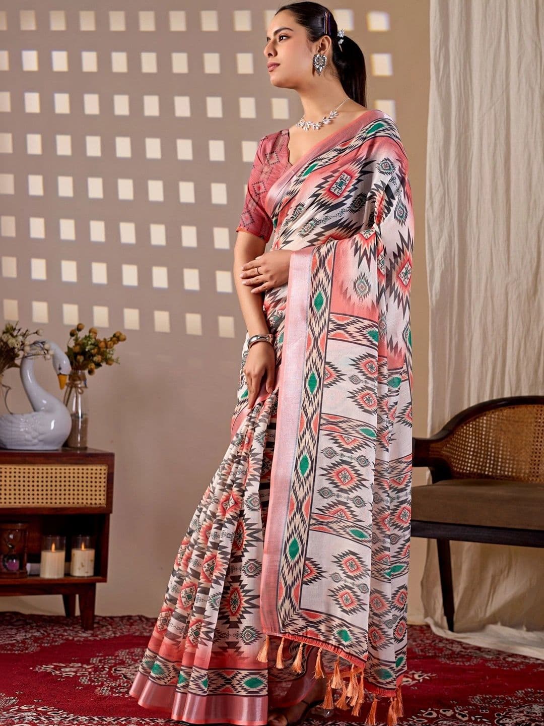 DIVASTRI Ethnic Motifs Zari Linen Blend Designer Saree thumbnail 3