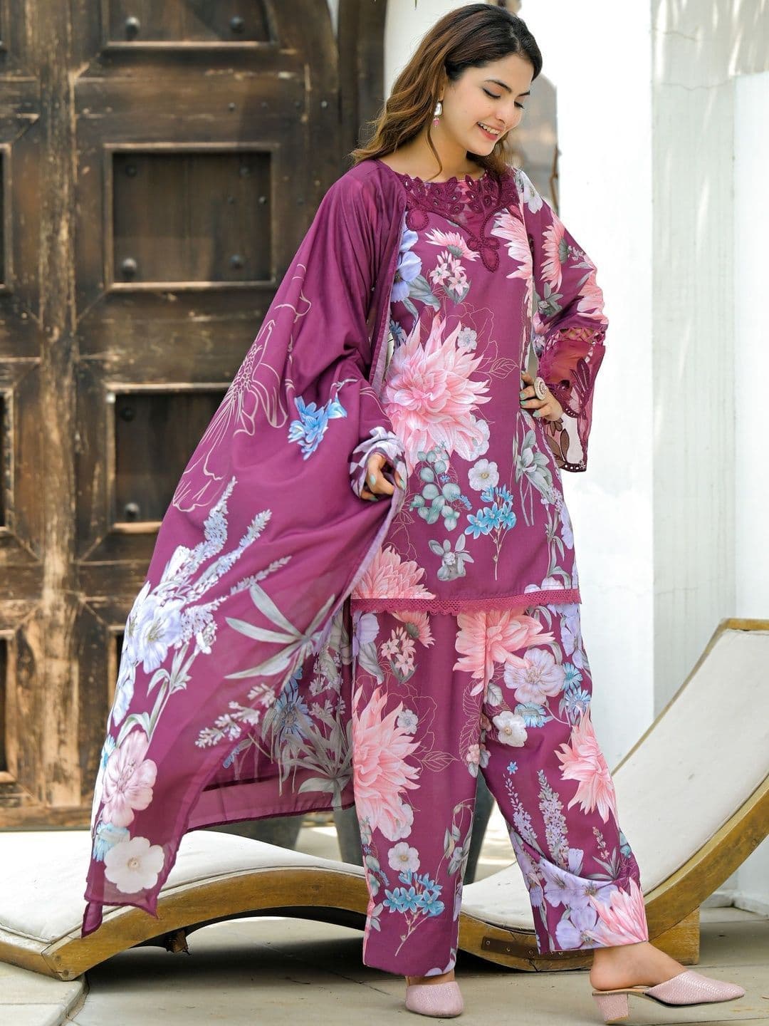 AARAAS Women Floral Printed Regular Kurta with Palazzos and Dupatta thumbnail 2