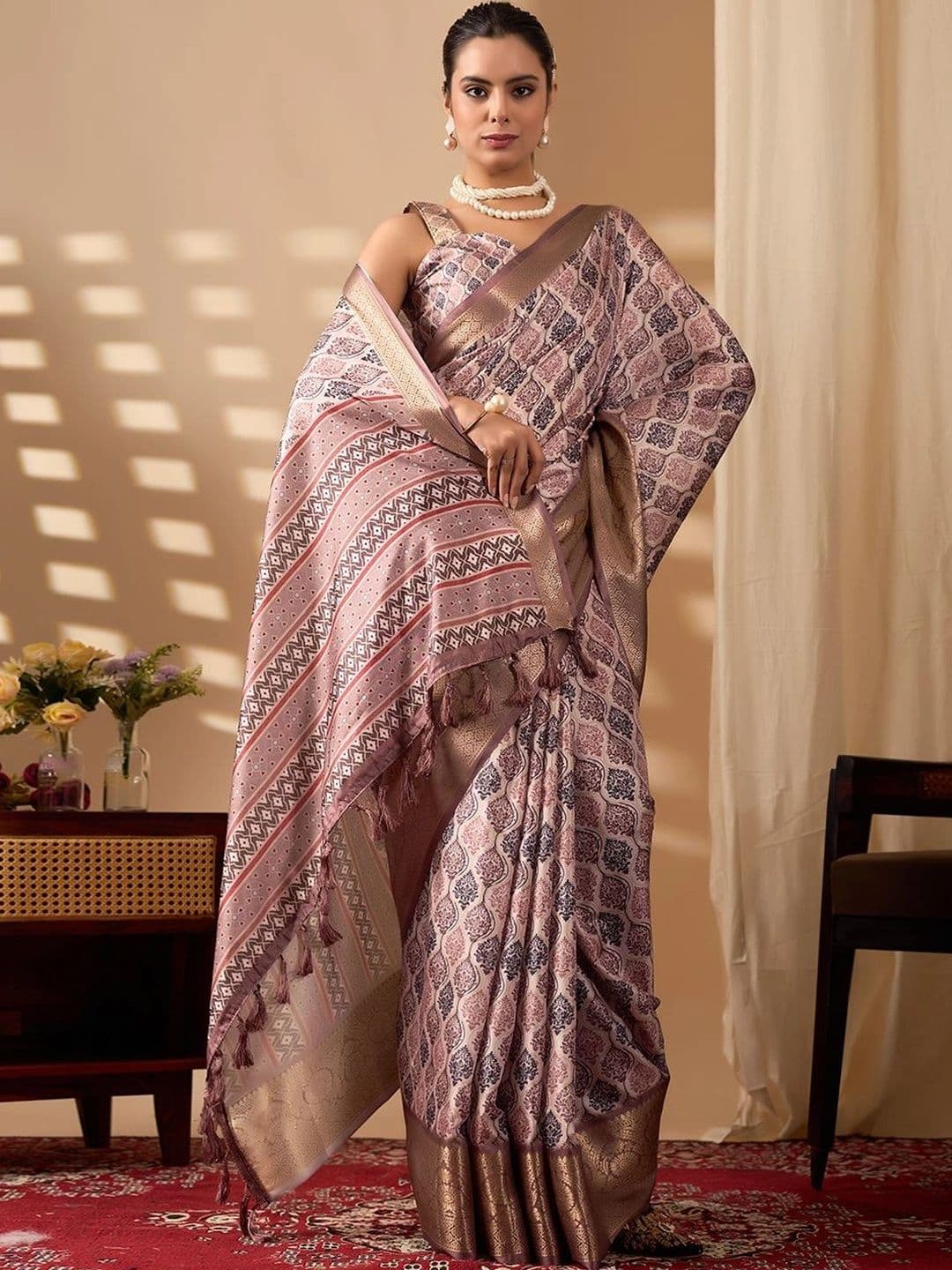 Mitera Woven Design Zari Silk Blend Designer Saree thumbnail 2