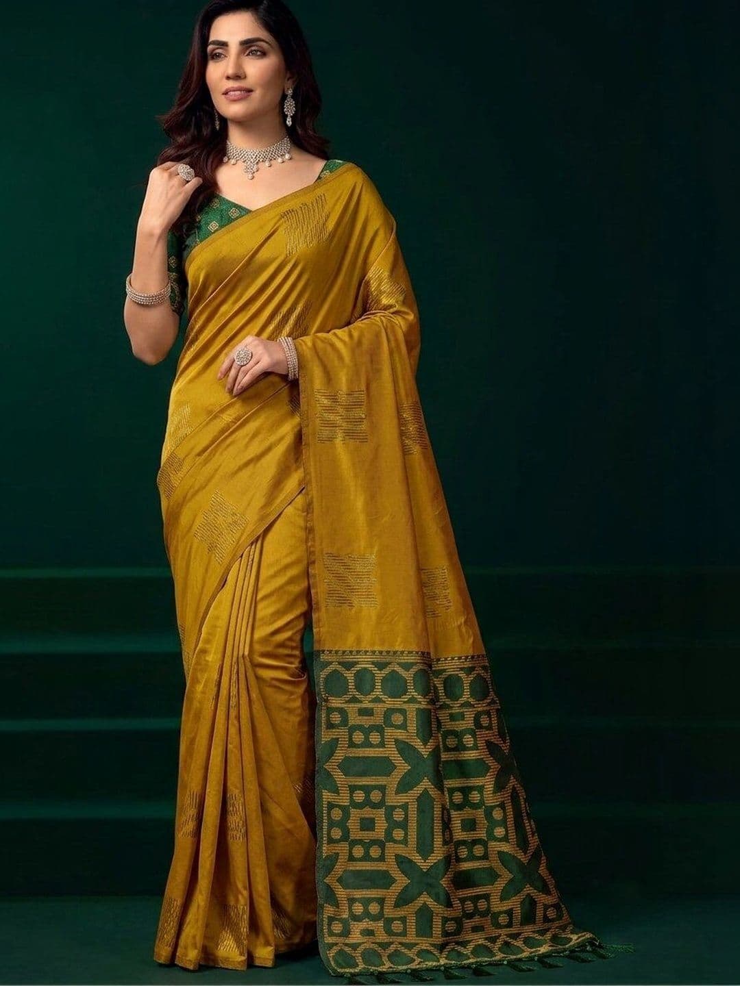 UMANTA Woven Design Zari Silk Blend Banarasi Saree - view 1
