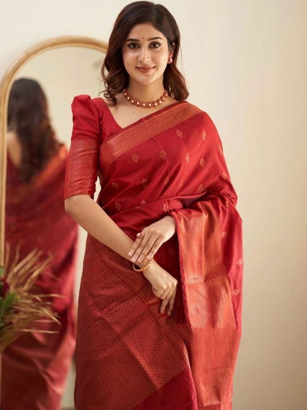 NARIVESH TRENDS Woven Design Zari Silk Cotton Saree thumbnail 2