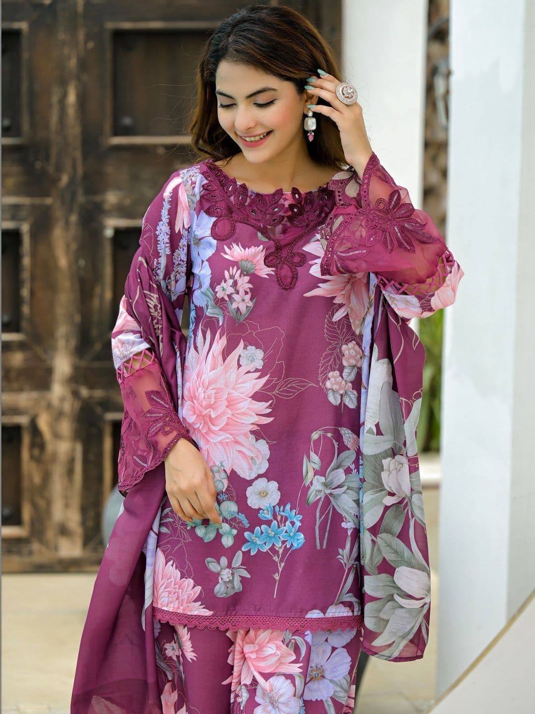 AARAAS Women Floral Printed Regular Kurta with Palazzos and Dupatta thumbnail 4