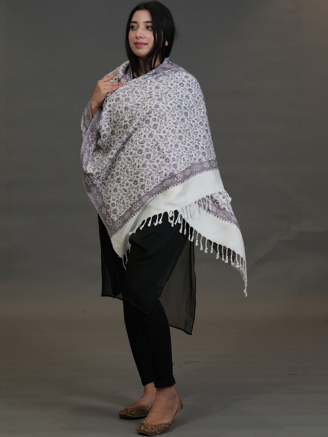 S.T. Women Ethnic Motifs Printed Acrylic Shawl thumbnail 2