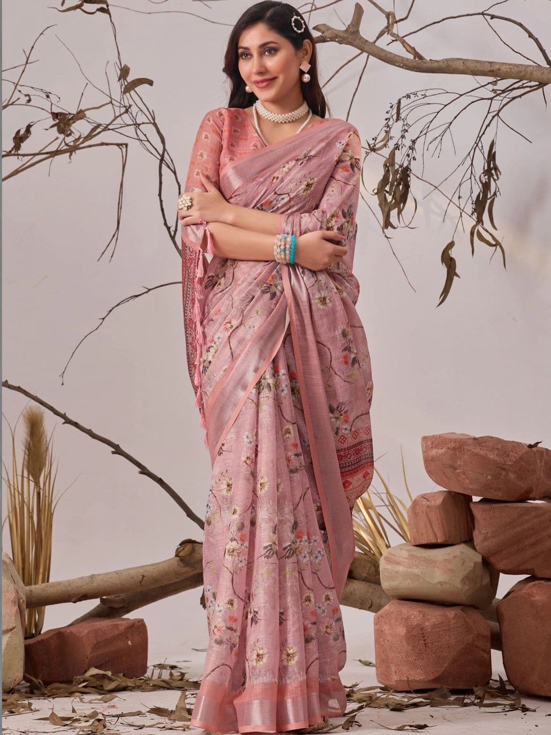 DIVASTRI Ethnic Motifs Linen Blend Designer Patola Saree thumbnail 2