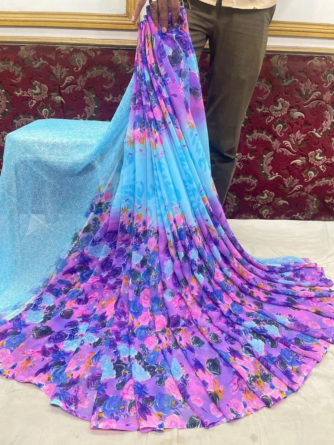 NARIVESH TRENDS Floral Poly Georgette Saree thumbnail 2
