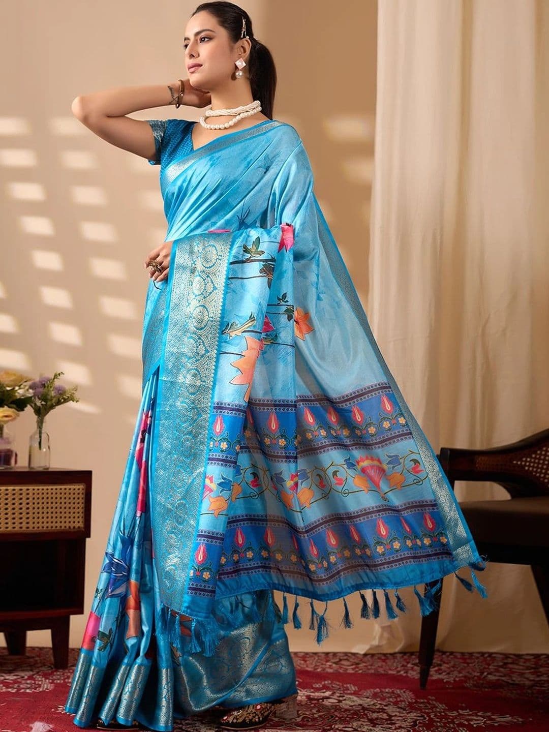 Mitera Floral Zari Silk Blend Designer Saree thumbnail 5