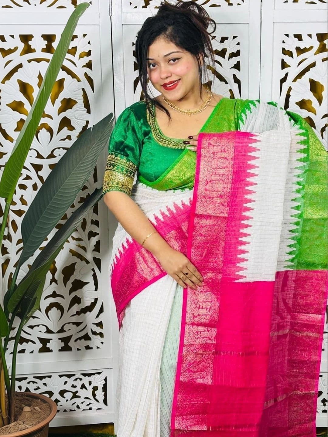 DRAPERIA Striped Zari Pure Cotton Saree thumbnail 4