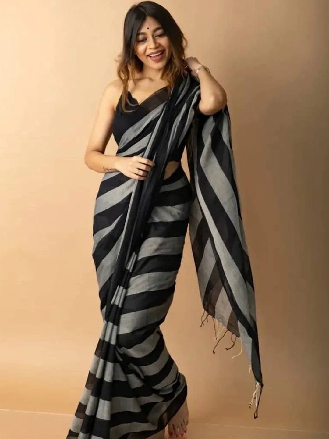 saneria silk Striped Linen Blend Taant Saree thumbnail 5