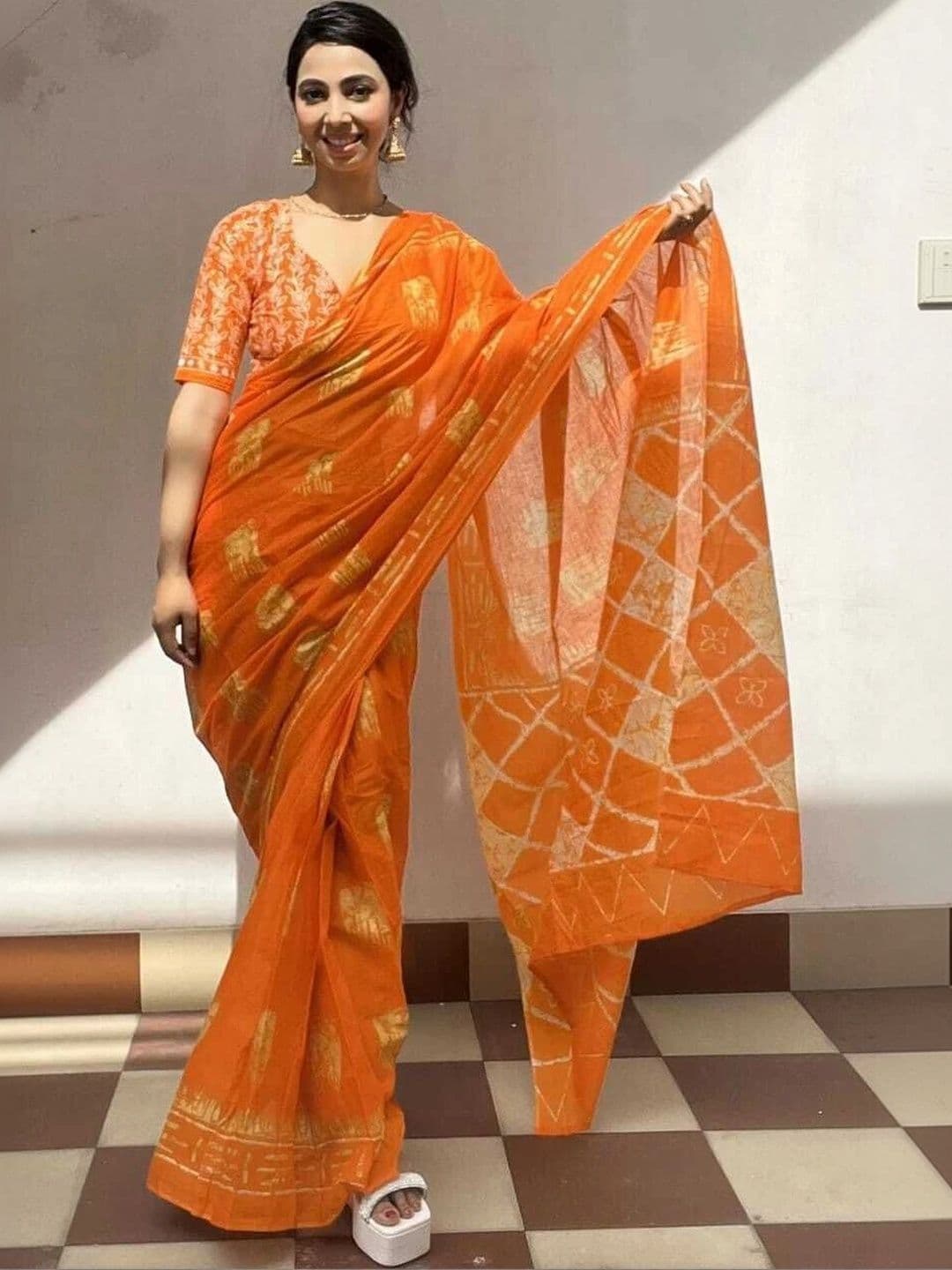 MITITA FASHION Ethnic Motifs Saree thumbnail 2