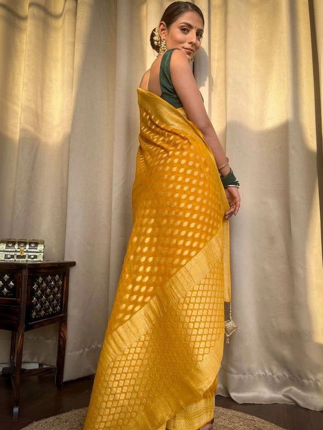 NARIVESH TRENDS Zari Silk Cotton Saree thumbnail 3