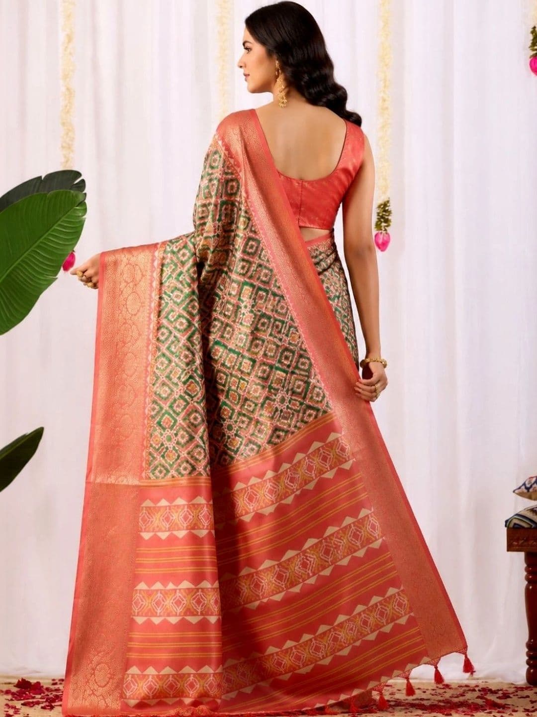 Mitera Zari Silk Blend Designer Saree thumbnail 5