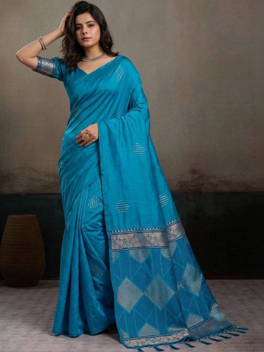 UMANTA Woven Design Zari Silk Blend Banarasi Saree - view 1