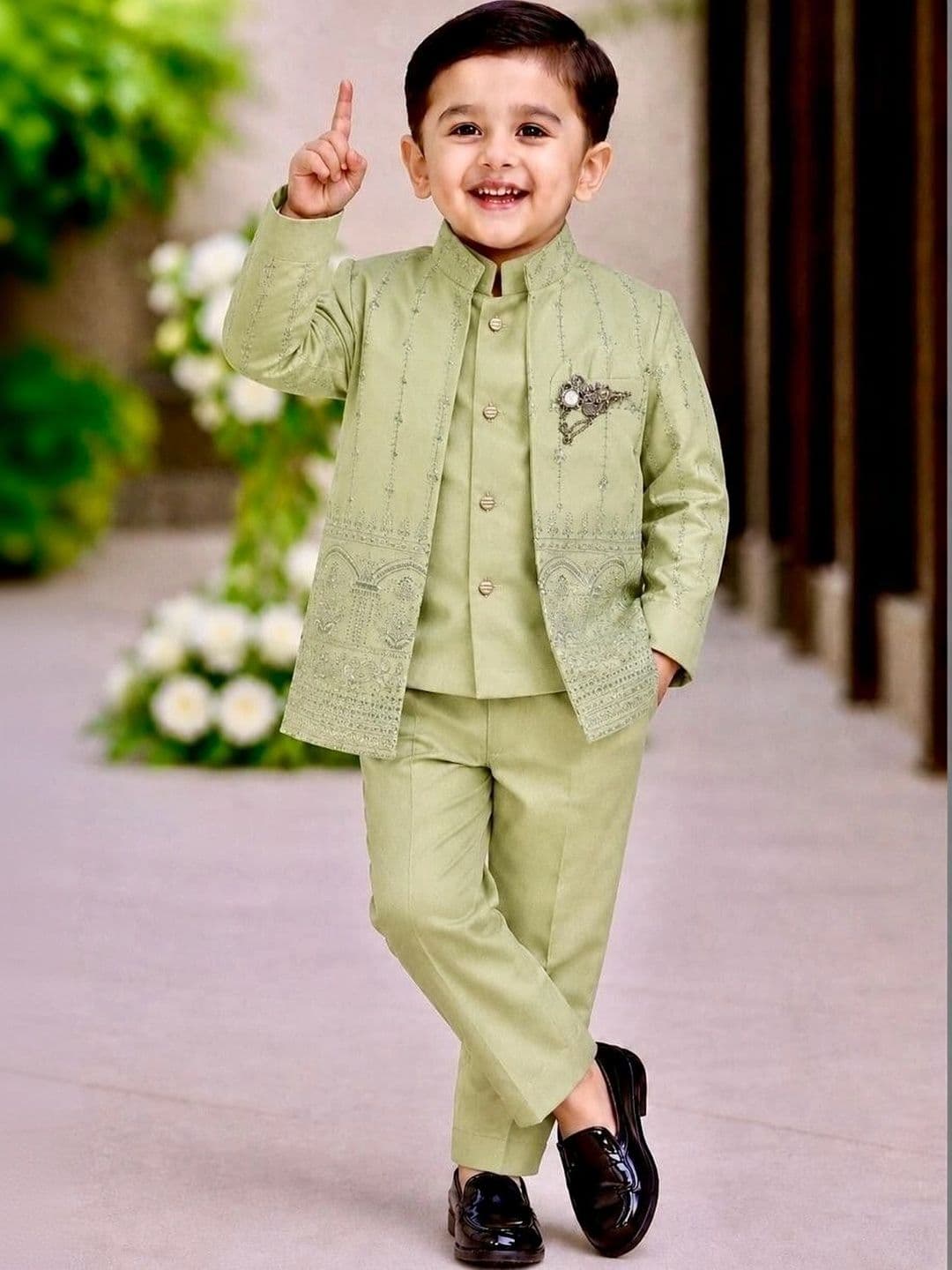 ELITE TRENDZZ Boys Embroidered Mandarin Collar Sherwani Set - view 1
