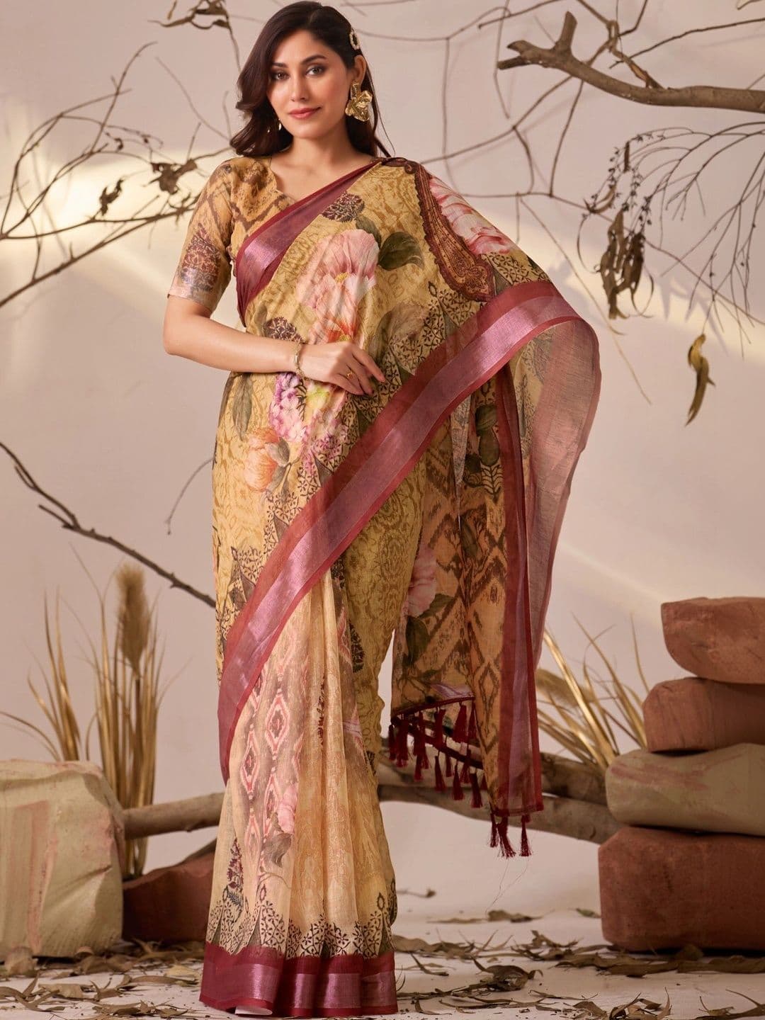 DIVASTRI Floral Linen Blend Designer Patola Saree thumbnail 4