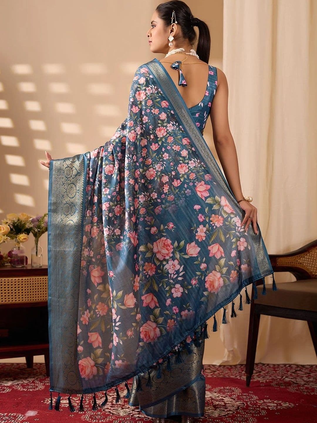 Mitera Floral Zari Silk Blend Designer Saree thumbnail 3