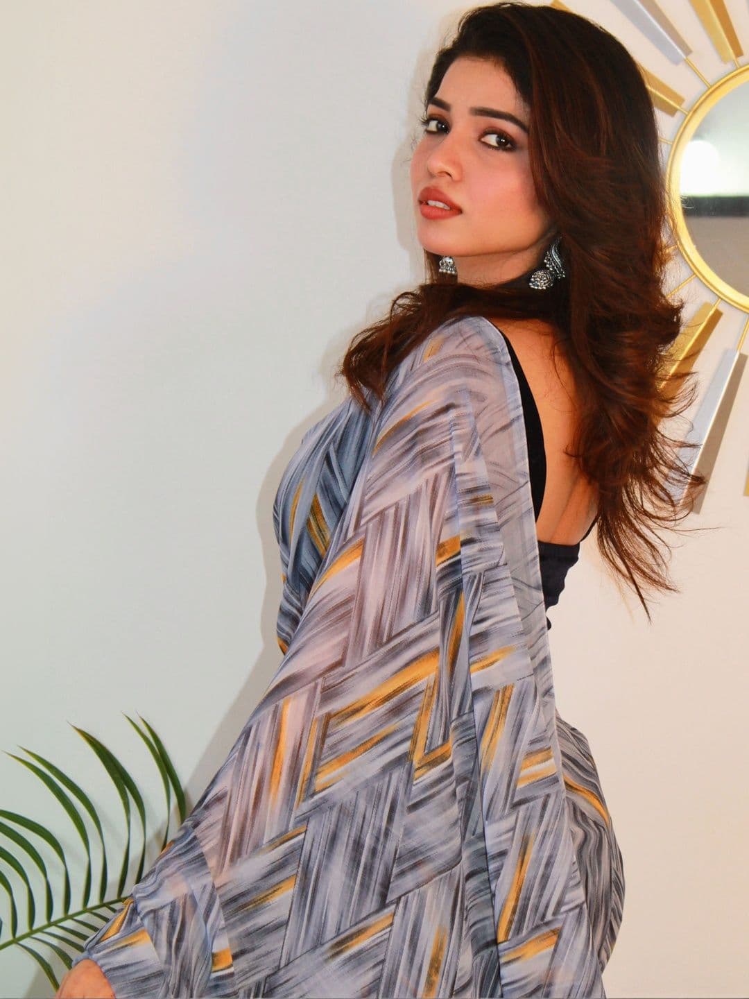 NARIVESH TRENDS Poly Georgette Saree thumbnail 2