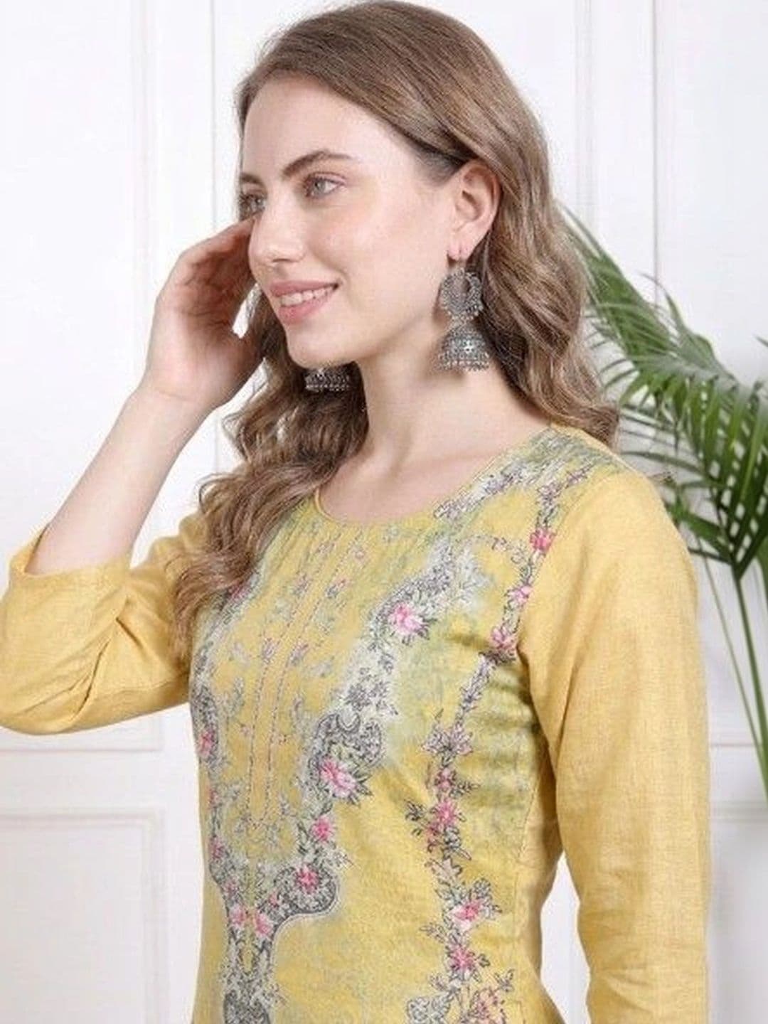 Dinaya Women Floral Printed Floral Kurta thumbnail 2