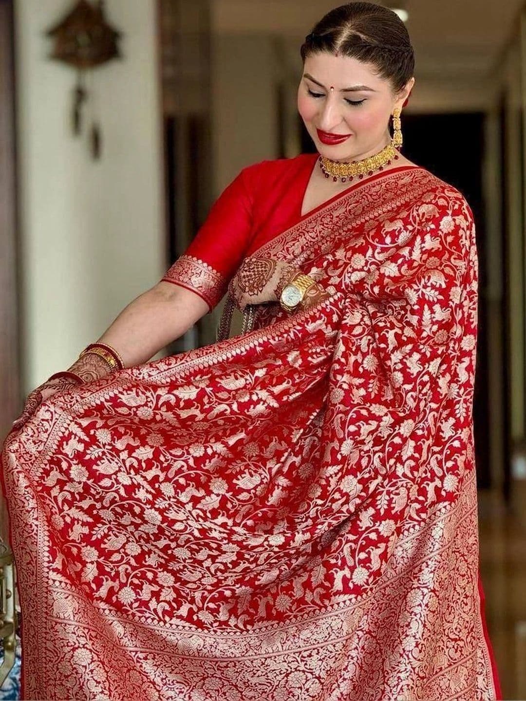 NARIVESH TRENDS Woven Design Zari Silk Cotton Saree thumbnail 3