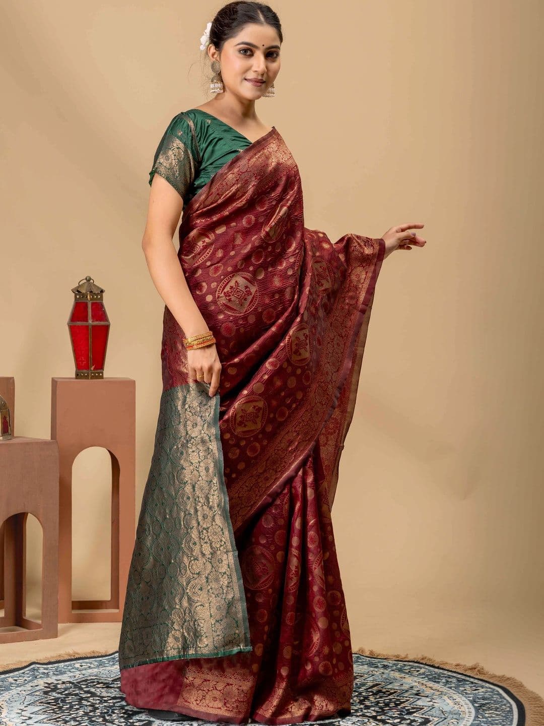 UMANTA Ethnic Motifs Zari Silk Blend Banarasi Saree thumbnail 5