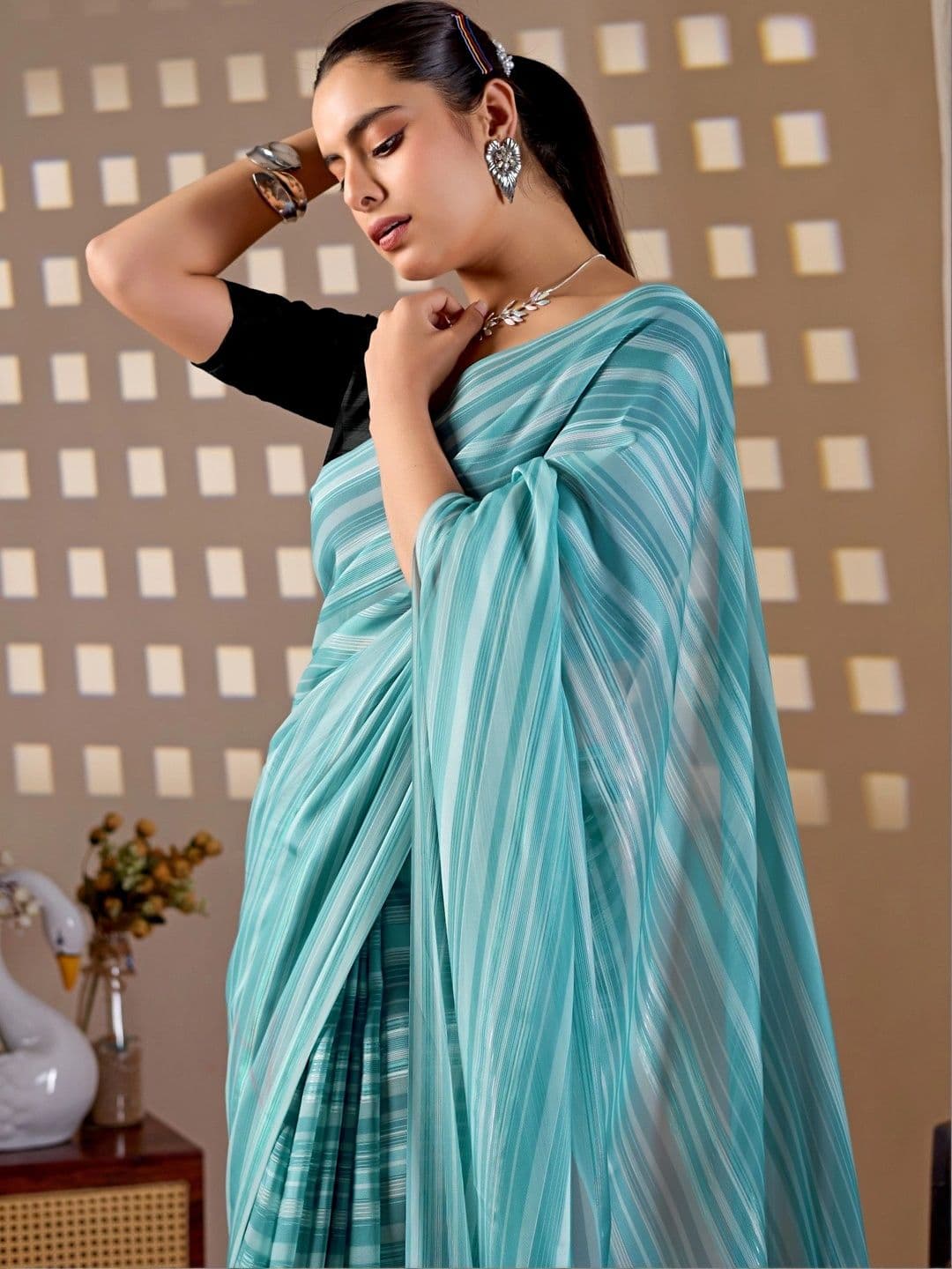 DIVASTRI Striped Poly Georgette Designer Saree thumbnail 5