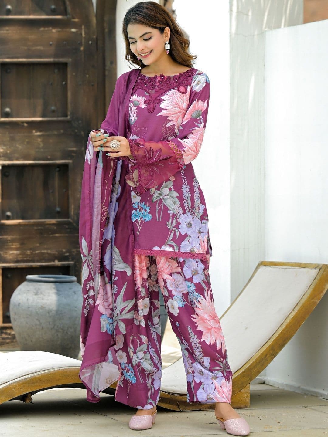 AARAAS Women Floral Printed Regular Kurta with Palazzos and Dupatta thumbnail 3