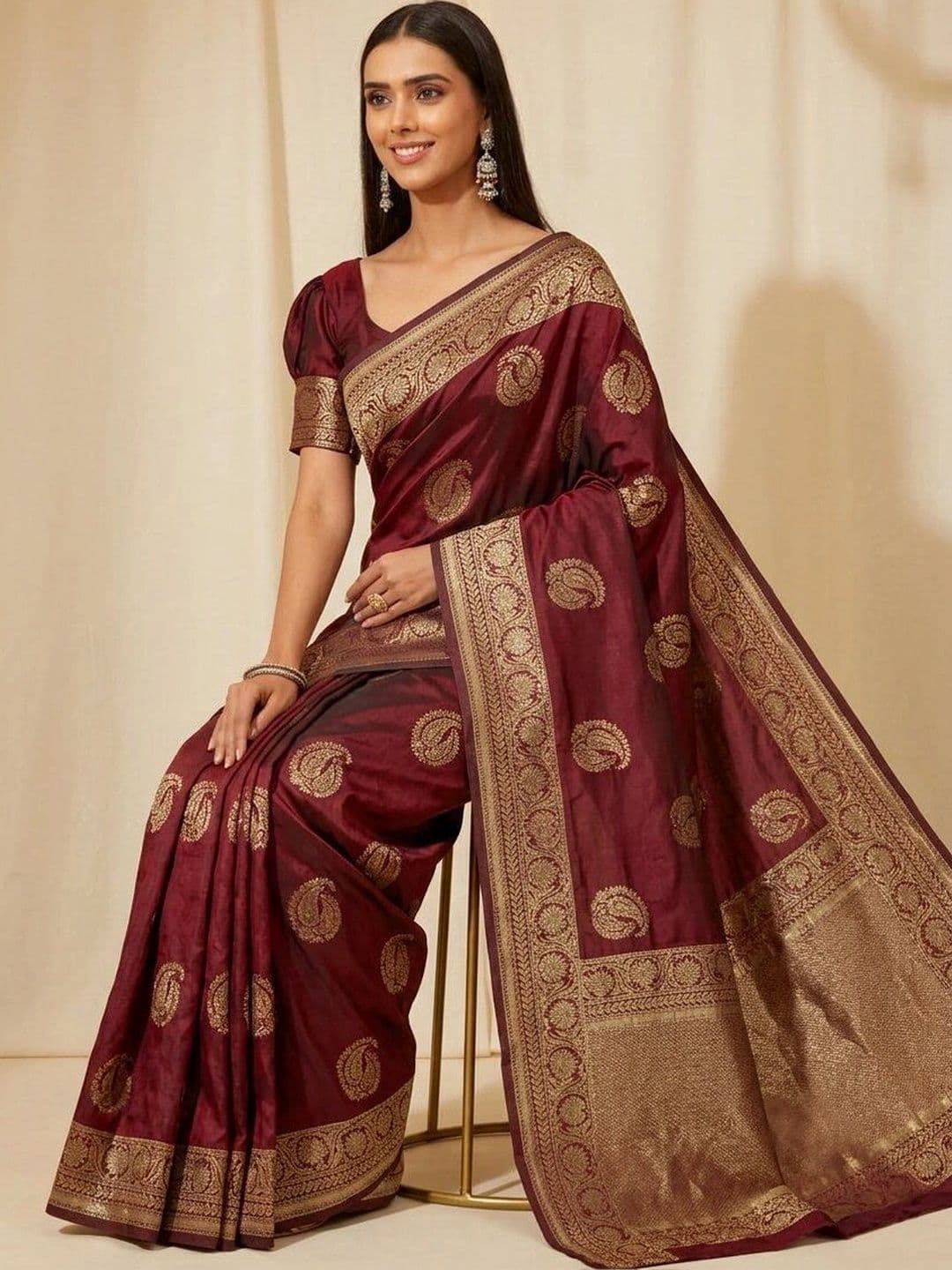 UMANTA Woven Design Zari Silk Blend Banarasi Saree thumbnail 2