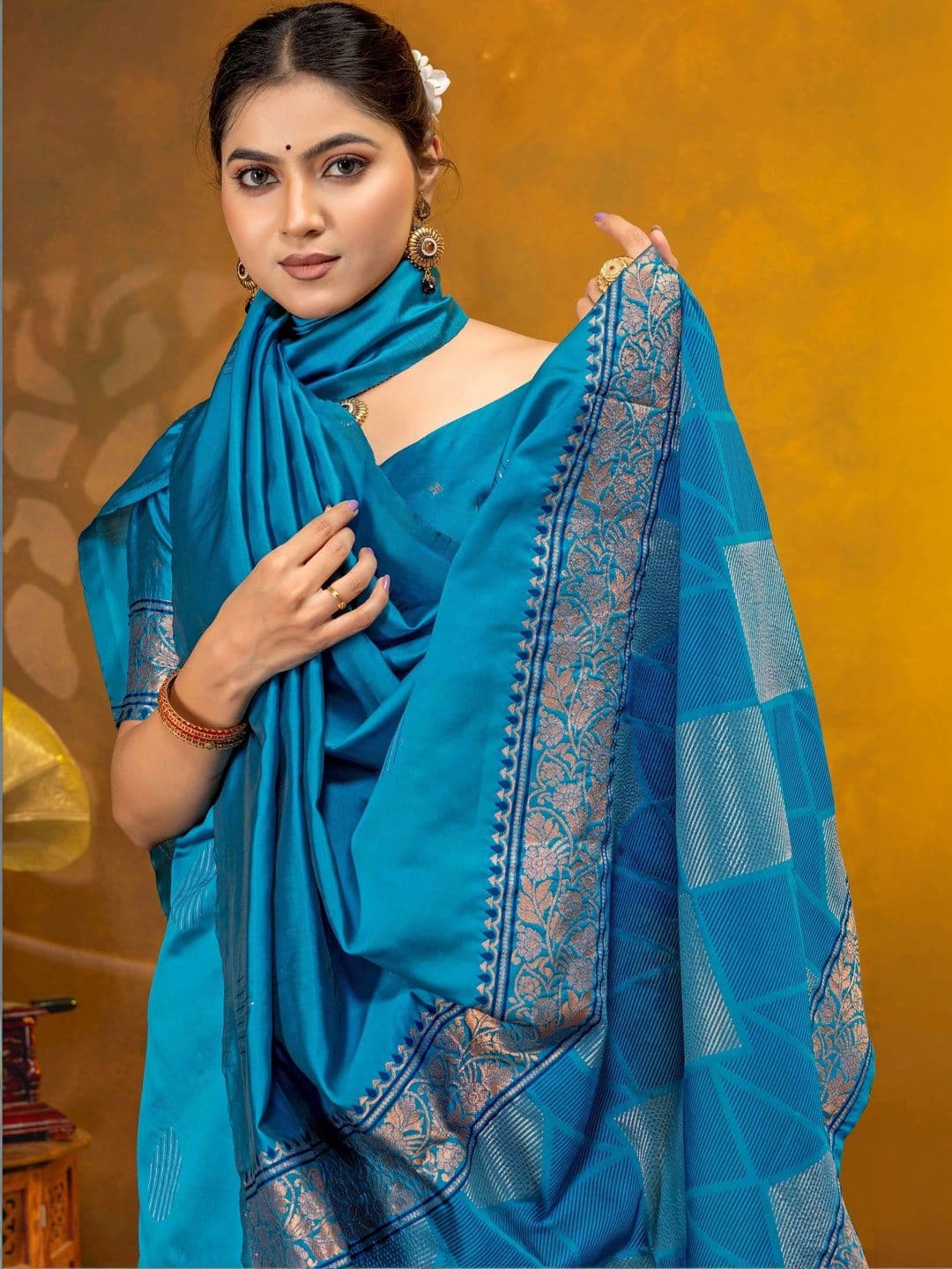 UMANTA Woven Design Zari Silk Blend Banarasi Saree thumbnail 6