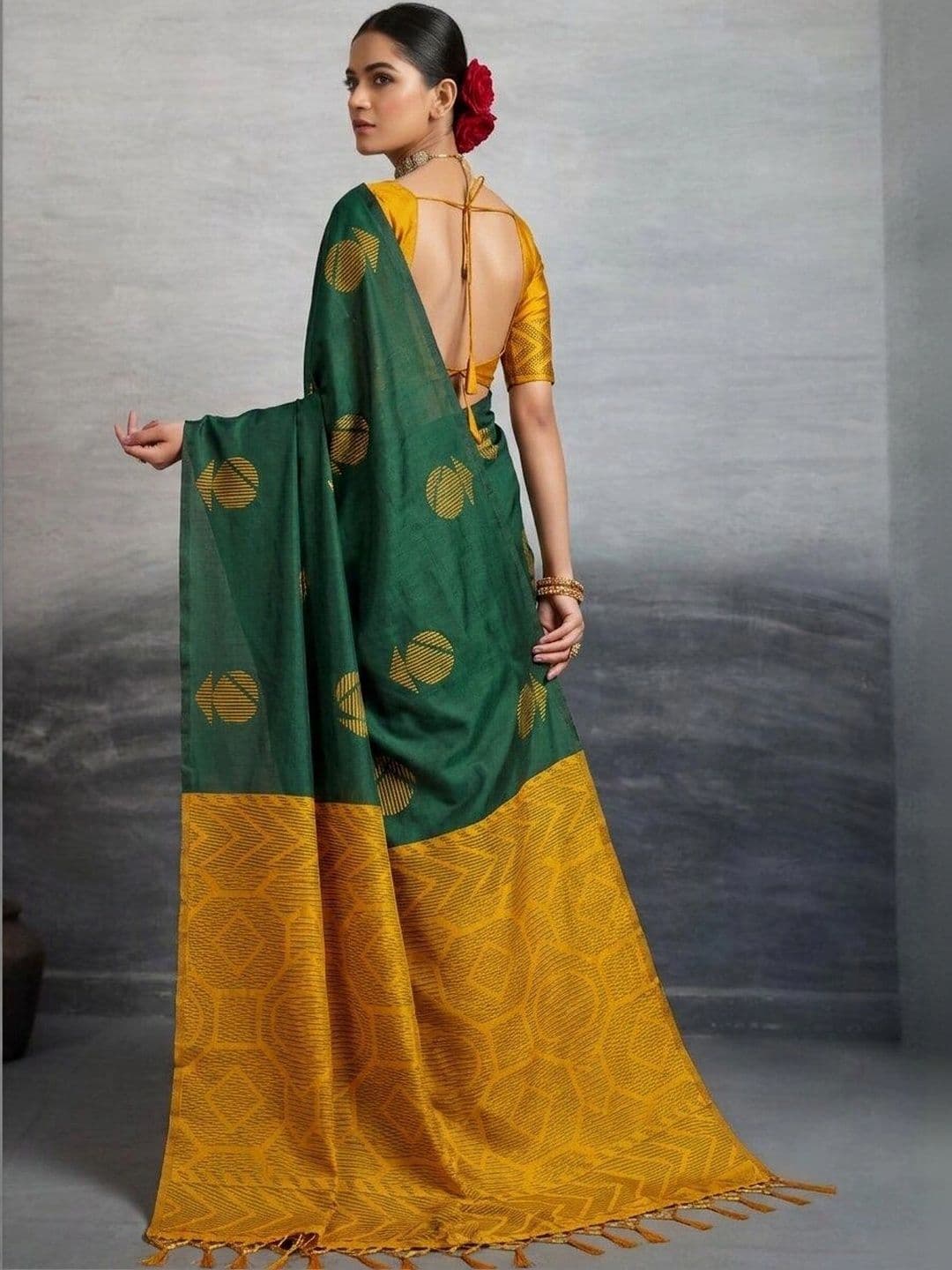 UMANTA Woven Design Zari Silk Blend Banarasi Saree thumbnail 4