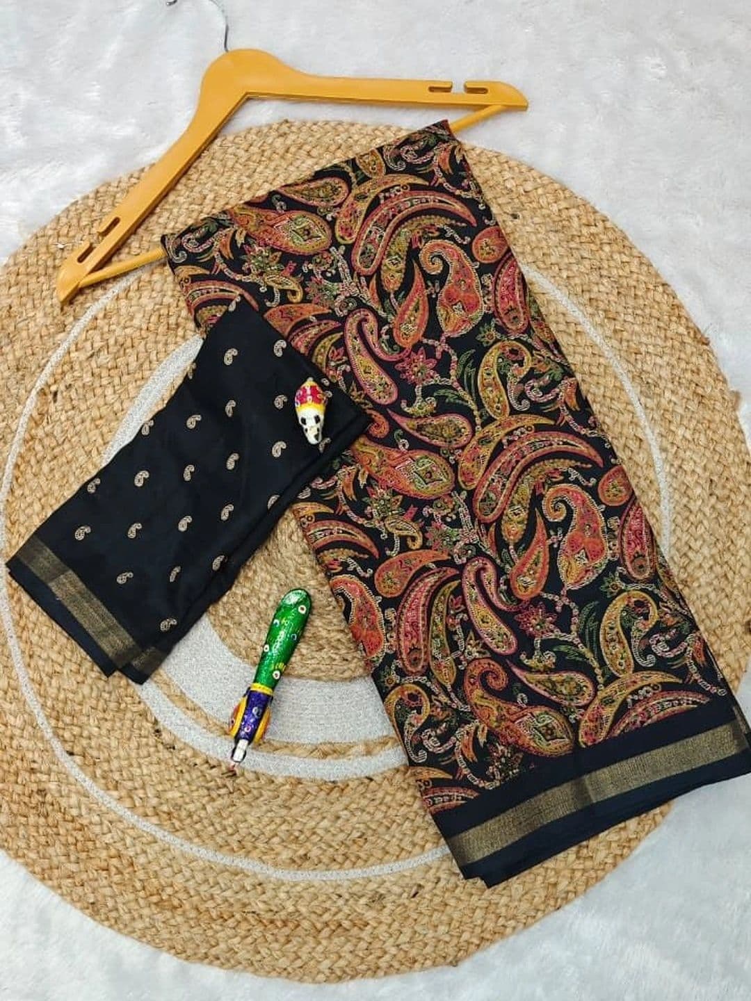 NARIVESH TRENDS Saree thumbnail 3