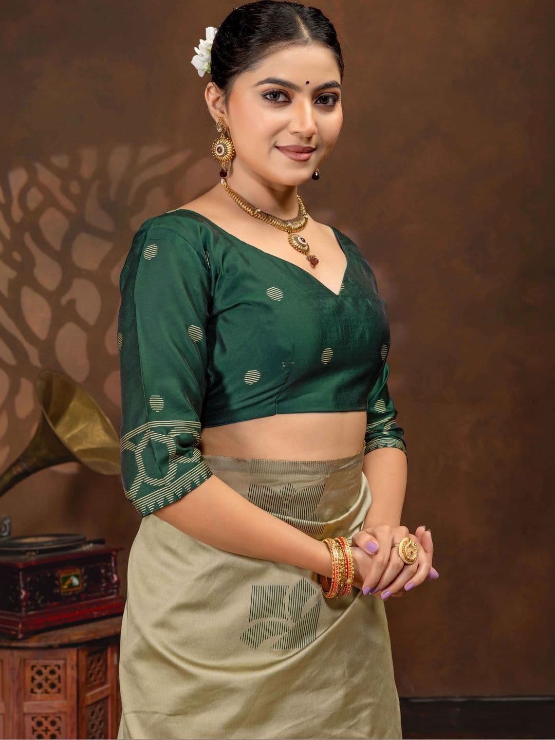 UMANTA Zari Silk Blend Banarasi Saree thumbnail 5