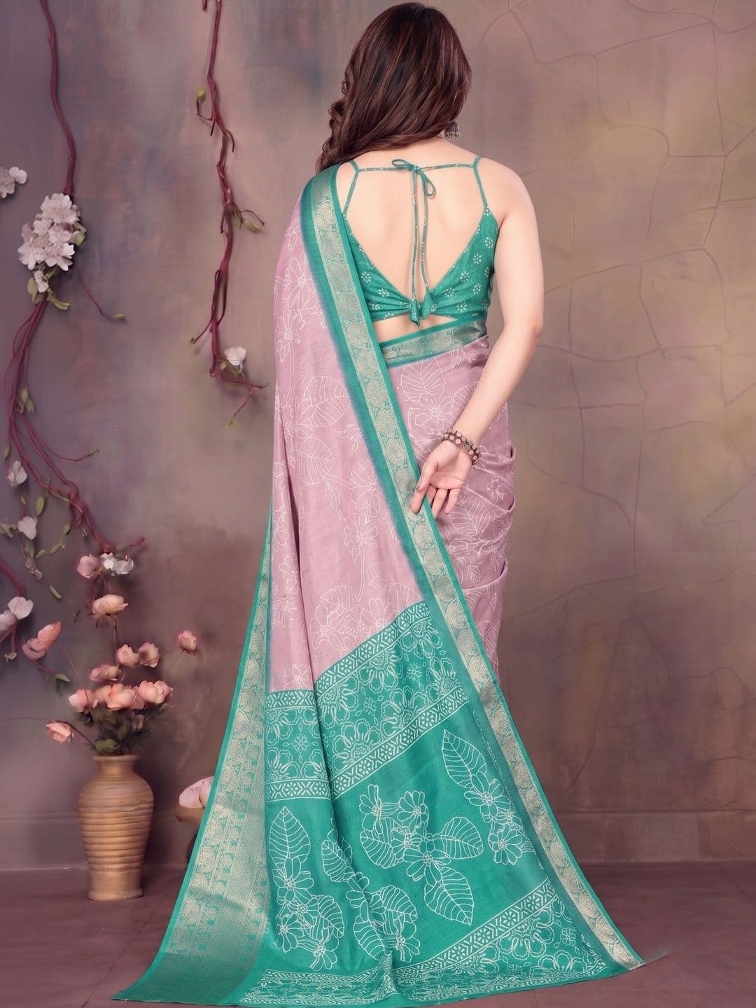 MAGNEITTA Women Floral Zari Silk Blend Designer Saree thumbnail 2