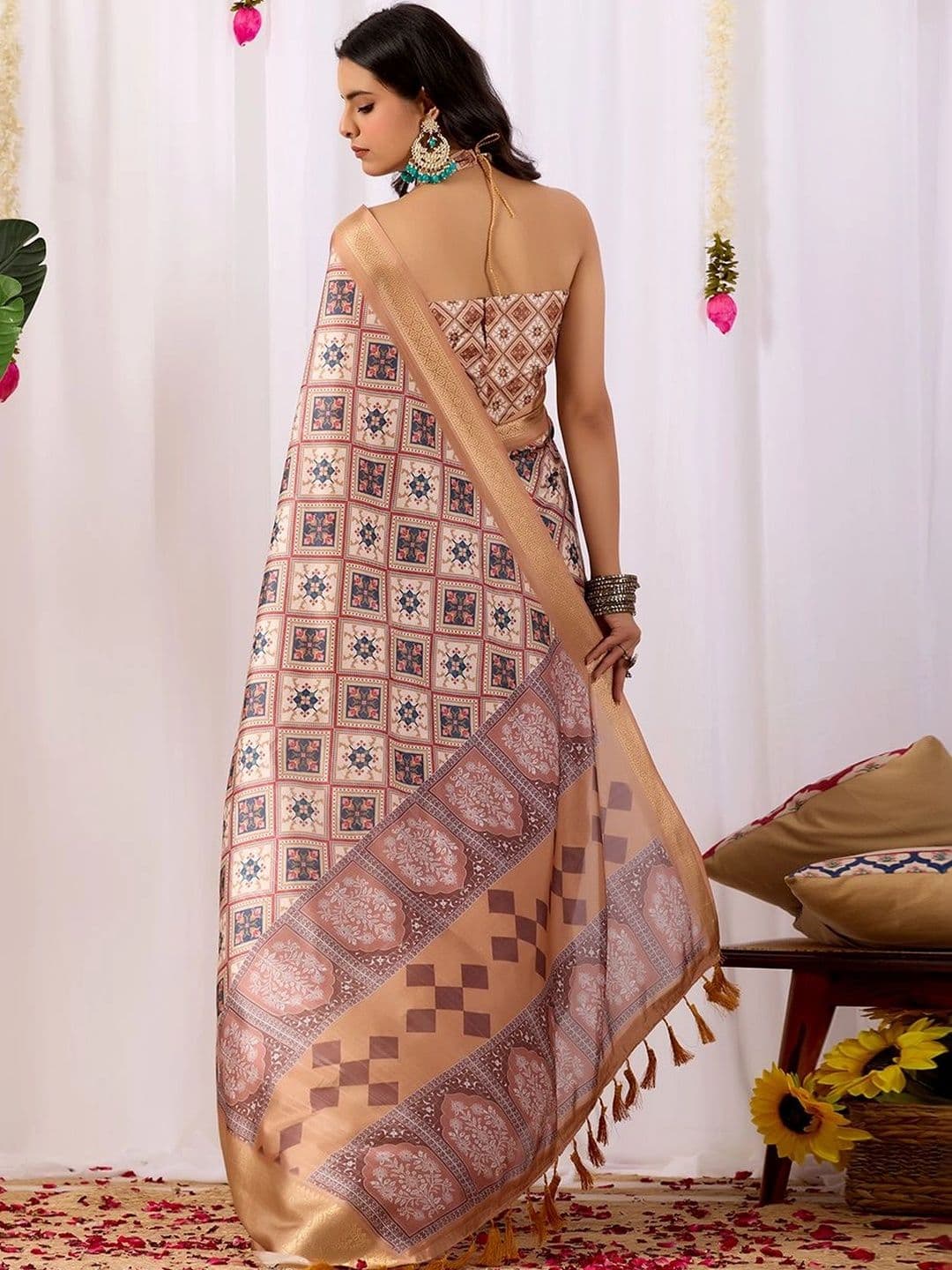 Mitera Zari Silk Blend Designer Saree thumbnail 6