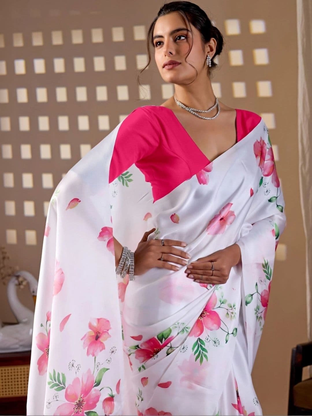 Mitera Floral Designer Saree thumbnail 7