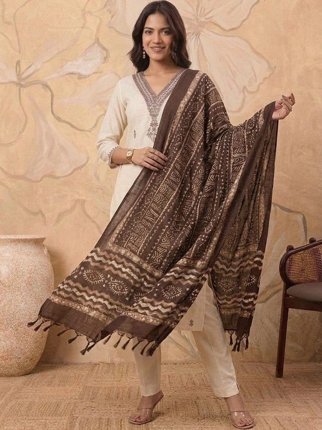 House of Pataudi Women Embroidered Thread Work Pure Cotton Kurta with Trousers & Dupatta thumbnail 5