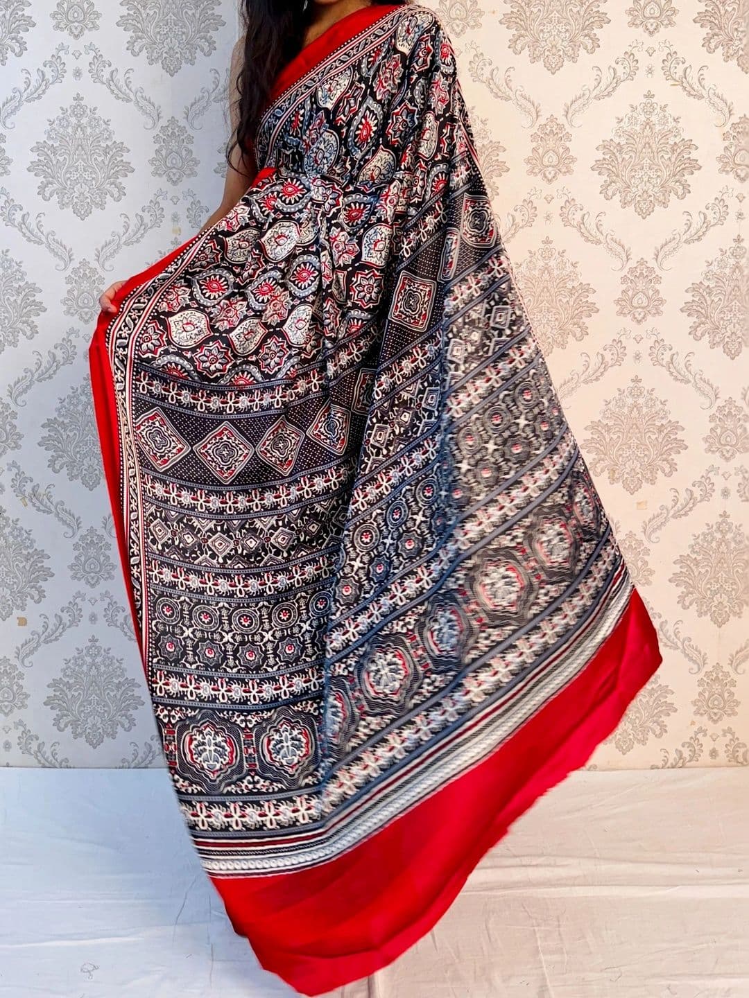NARIVESH TRENDS Kalamkari Art Silk Saree thumbnail 2