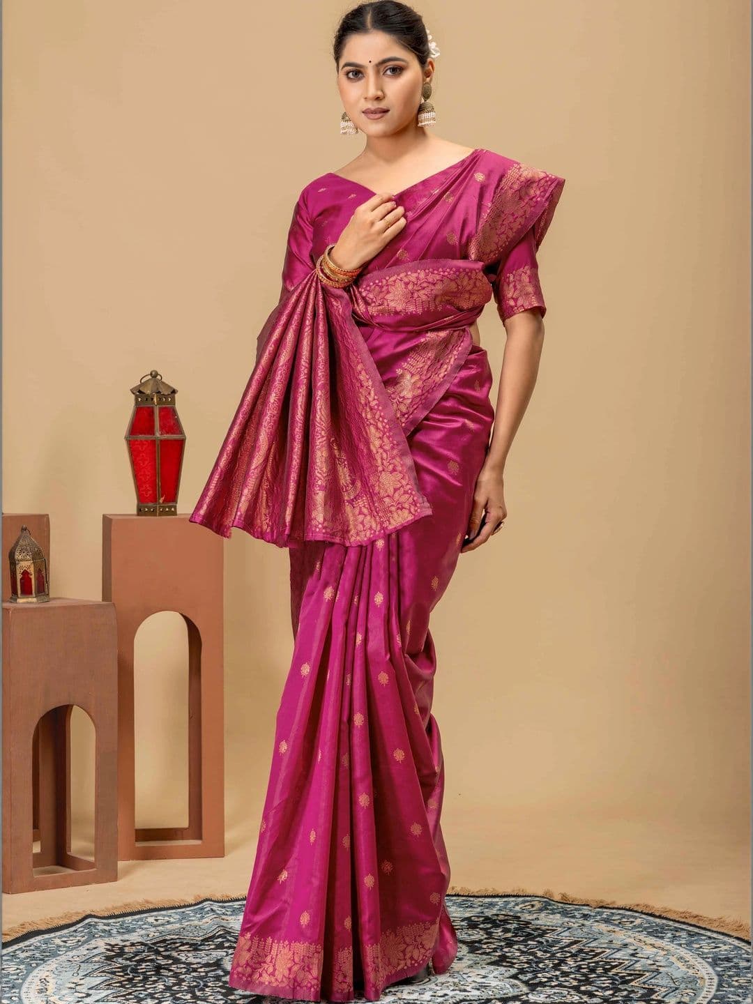UMANTA Woven Design Zari Silk Blend Banarasi Saree thumbnail 2