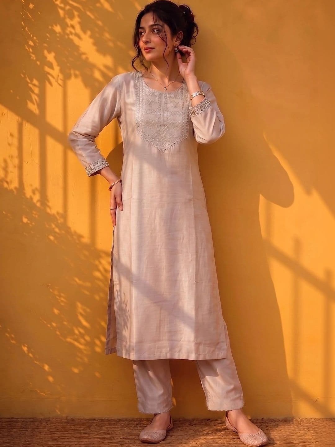 Varanga Women Ethnic Motifs Embroidered Regular Thread Work Kurta with Trousers & With Dupatta thumbnail 7