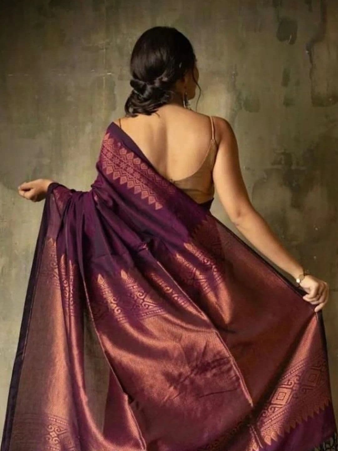 NARIVESH TRENDS Woven Design Zari Silk Cotton Saree thumbnail 3