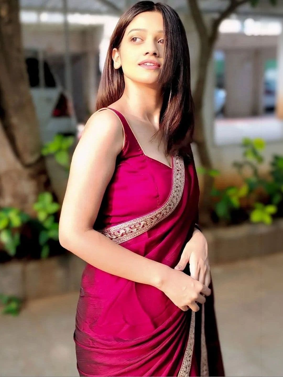 ANJAVI FASHION Embroidered Jute Silk Saree thumbnail 3