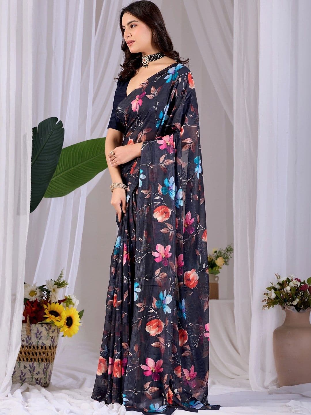 DIVASTRI Floral Poly Georgette Designer Saree thumbnail 2