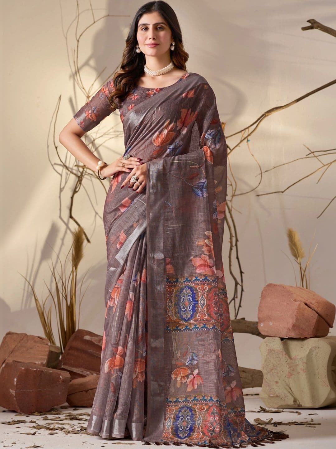 DIVASTRI Floral Zari Linen Blend Designer Saree - view 1