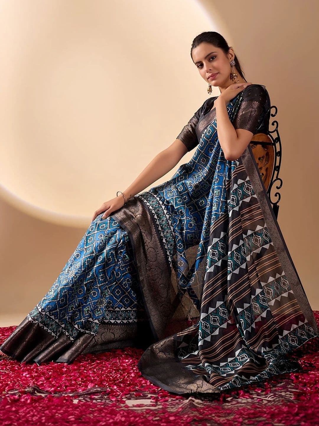 Mitera Zari Silk Blend Designer Saree thumbnail 5