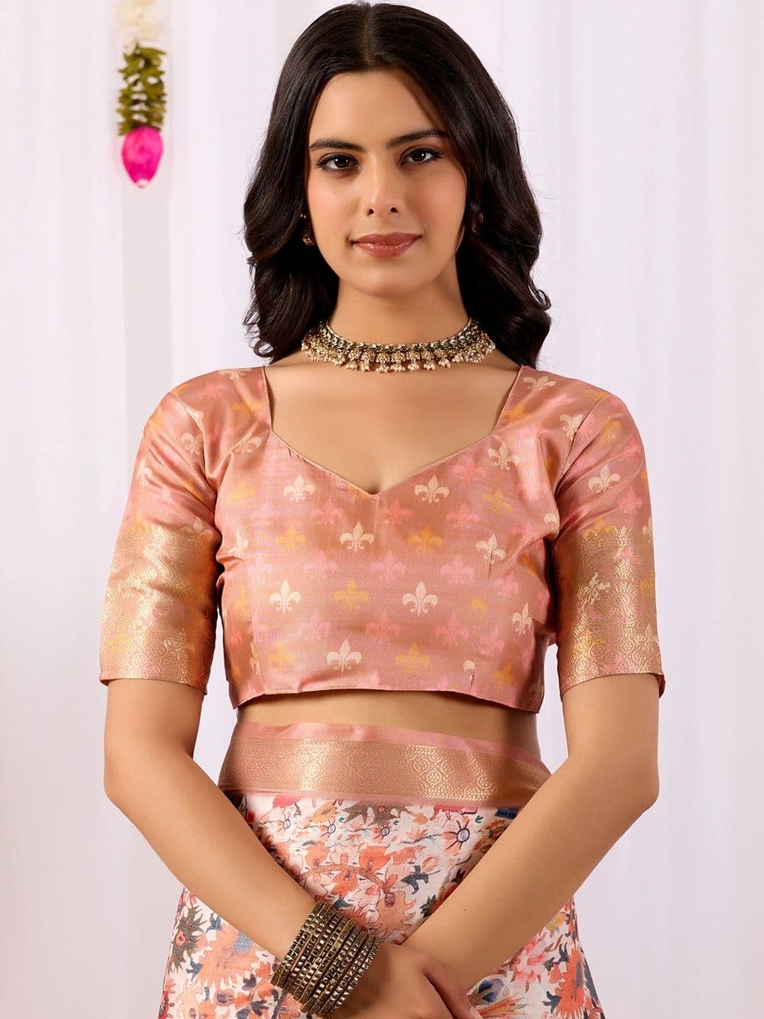 DIVASTRI Floral Zari Silk Blend Designer Saree thumbnail 6