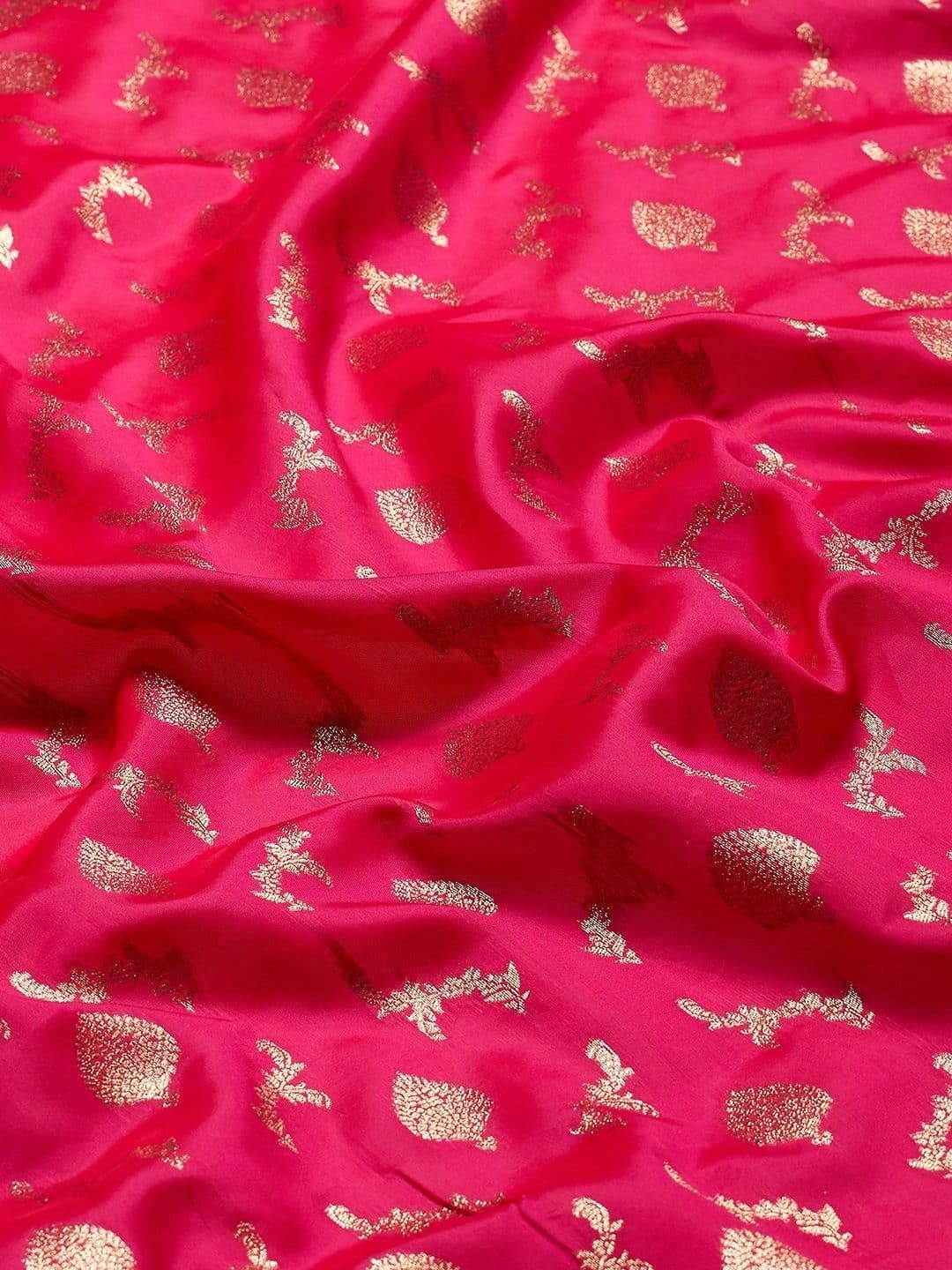 Garden Vareli Woven Design Zari Art Silk Banarasi Saree thumbnail 2