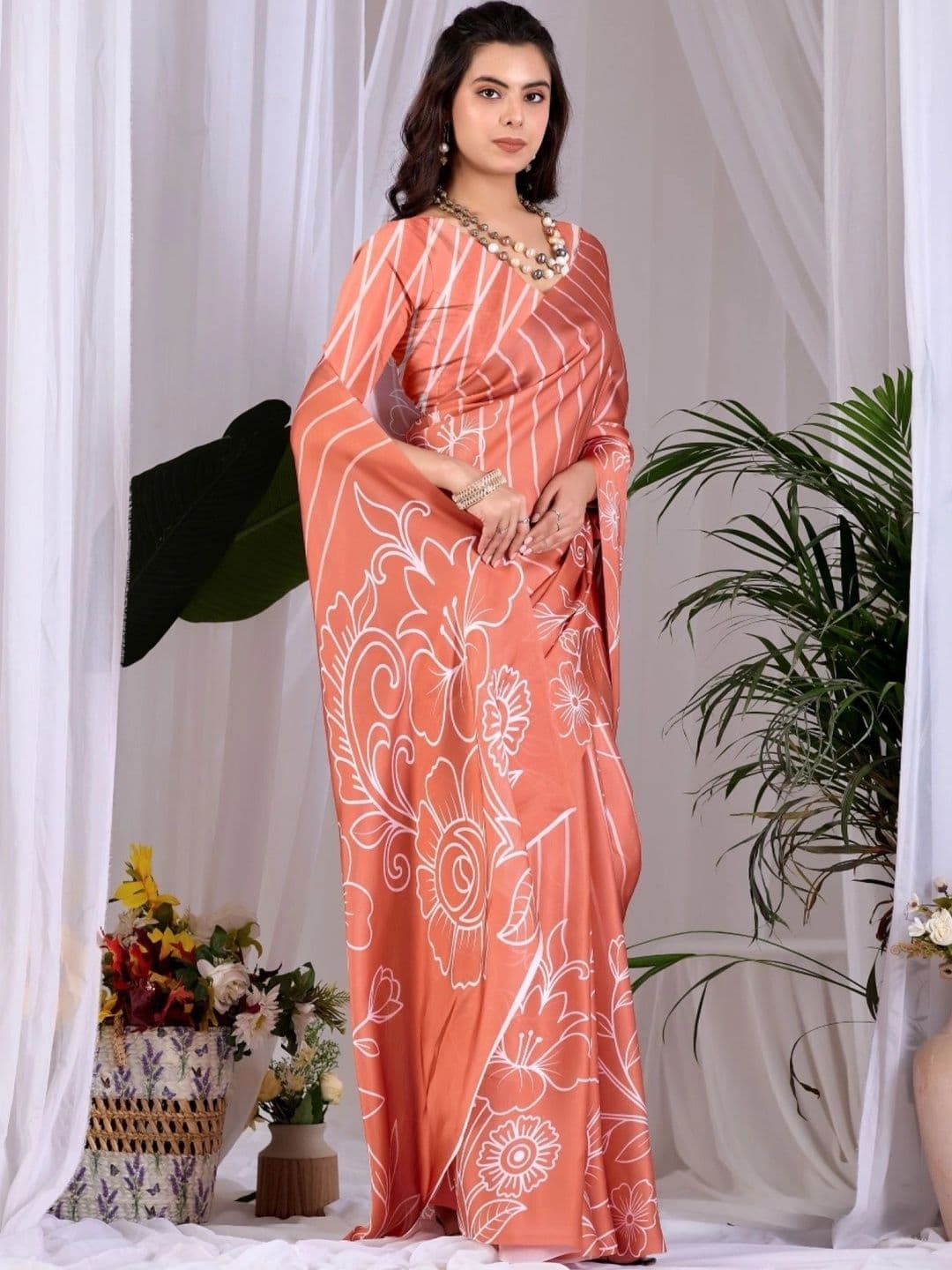 Mitera Floral Designer Saree thumbnail 5