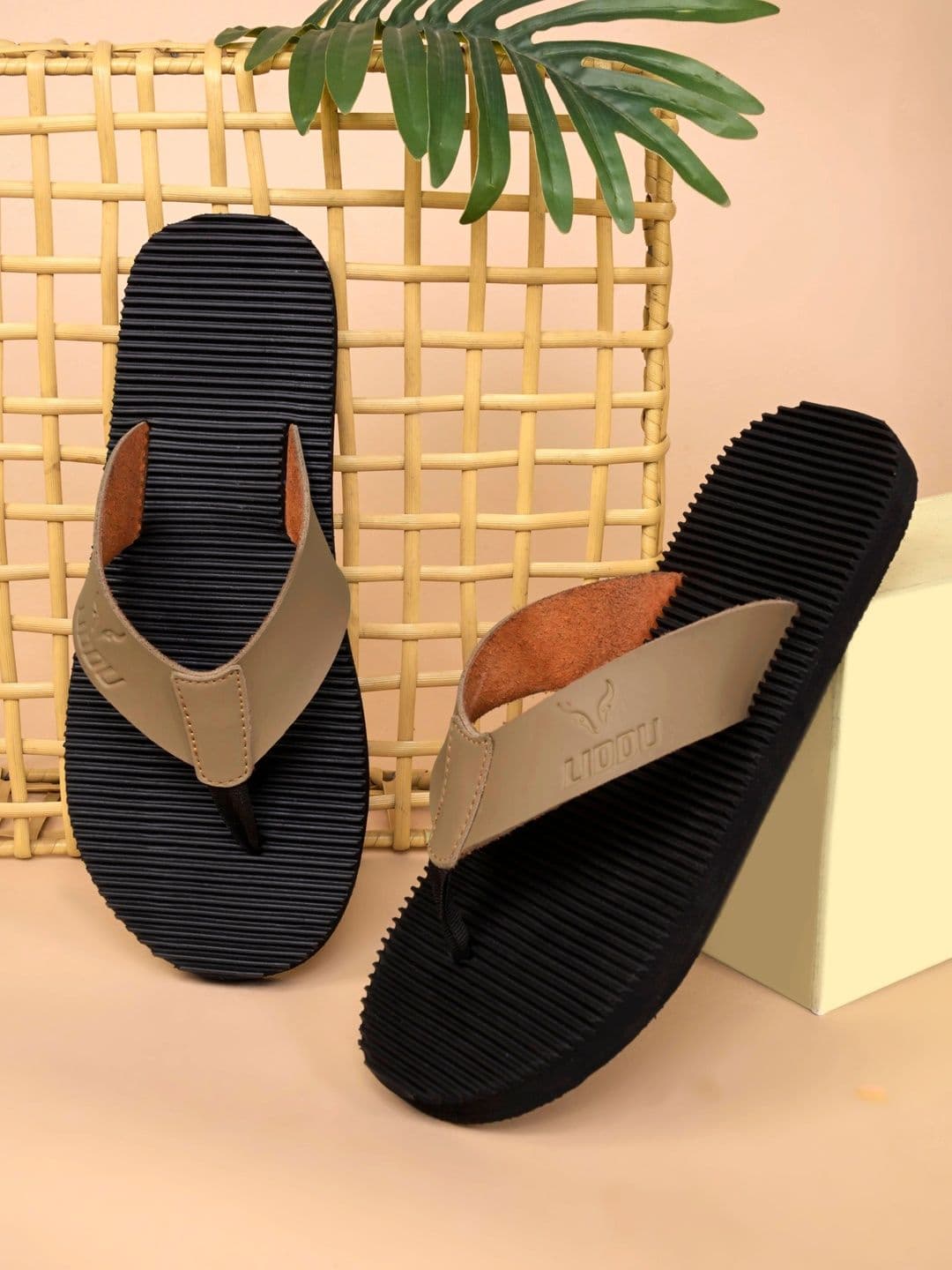 LIDDU Men Striped Thong Flip-Flops thumbnail 5